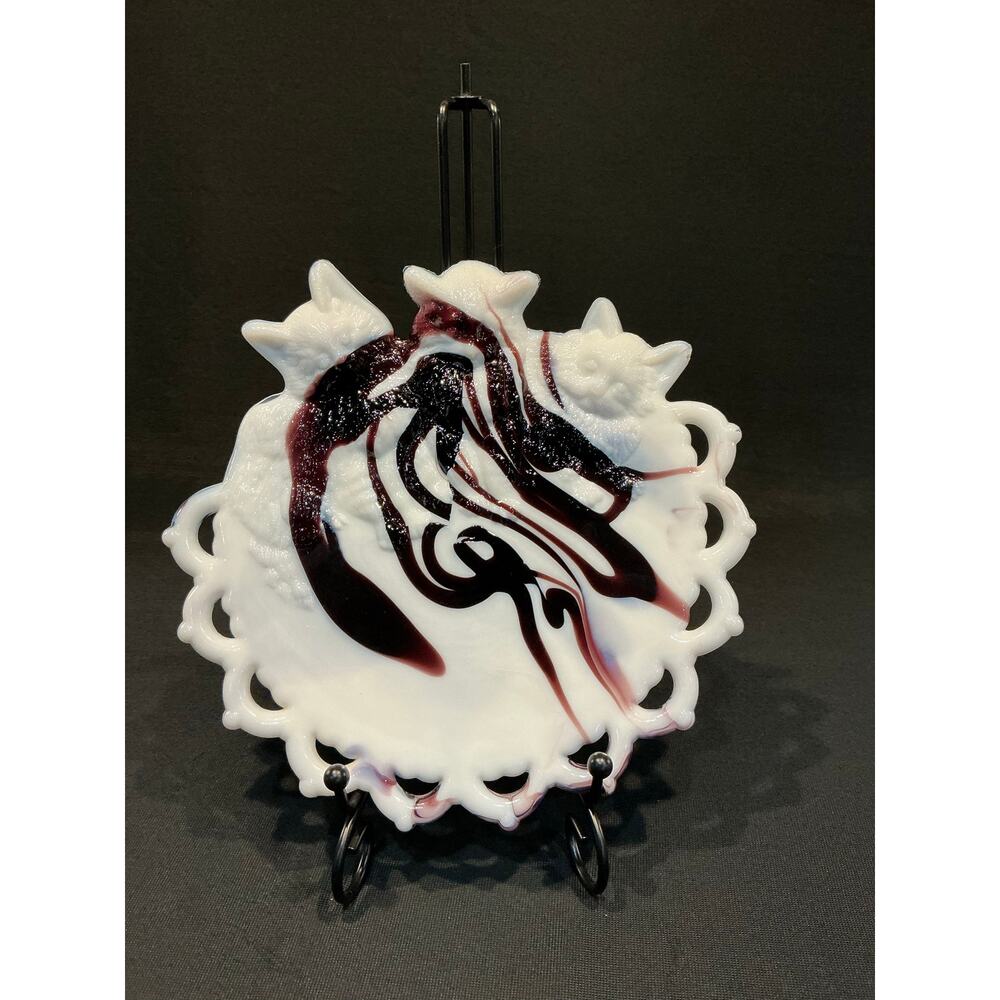 Westmoreland Purple & White Swirl SLAG MILK GLASS 8” Plate Cat Plate
